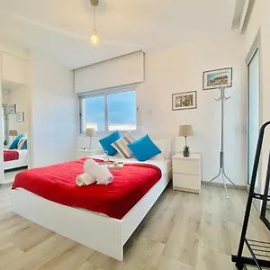Panoramic Seaside Getaway, 2-br Penthouse Larnaca